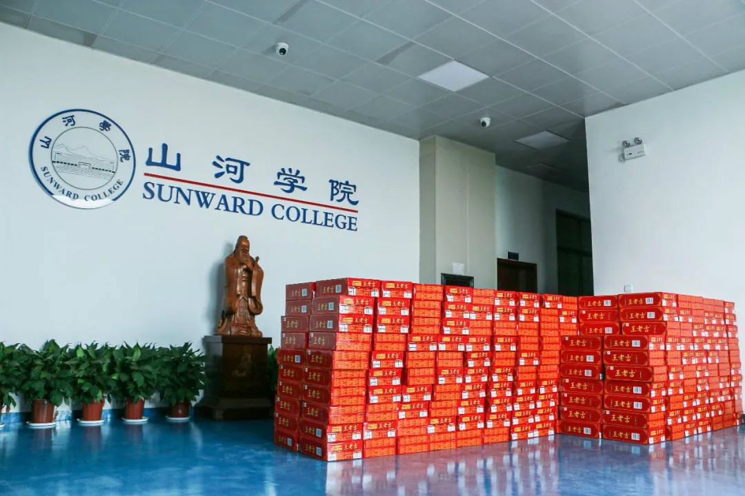情系职工送清冷，殷切关切鼓劲头——2138cn太阳集团城智能发展夏季送清冷活动