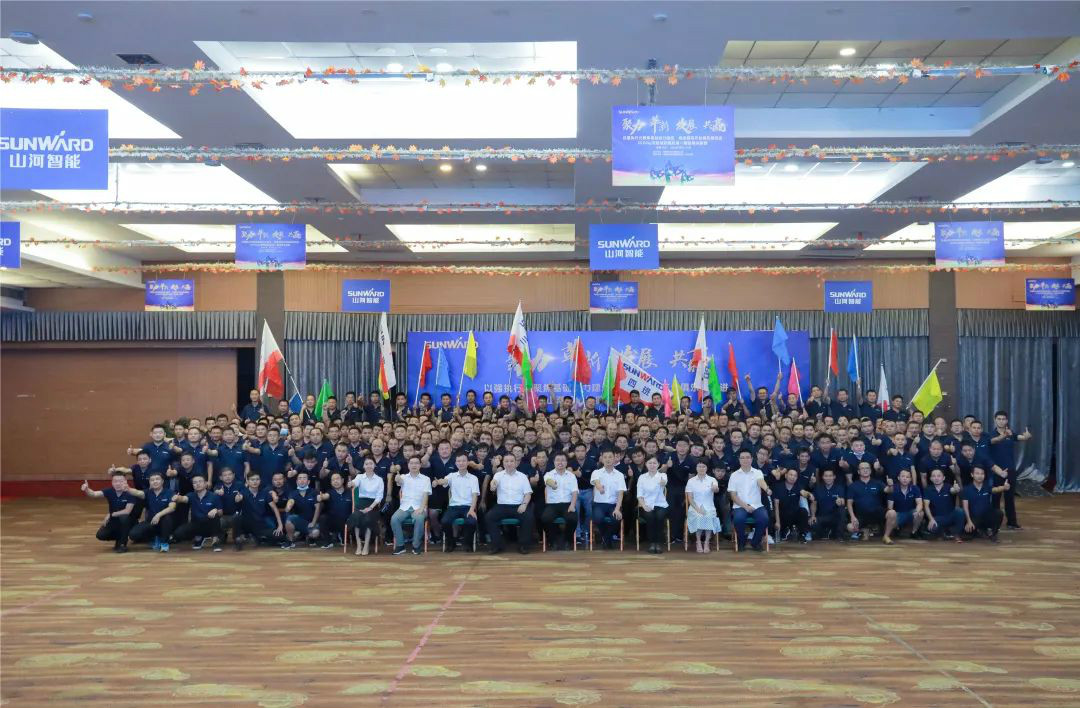 向挖掘机万台俱乐部迈进——2138cn太阳集团城智能2020年度挖掘机营销训练营开营