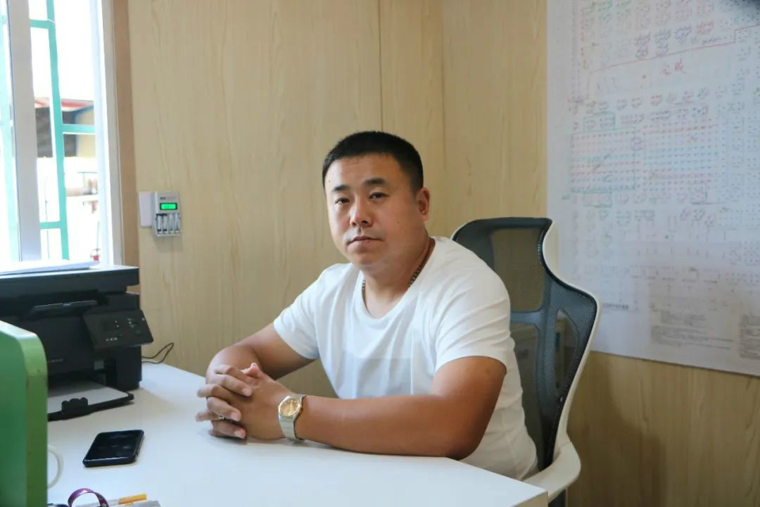 液压静力压桩机从1台到21台，，他只用了8年！！