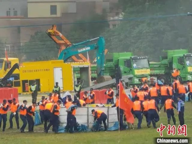空位协同立体接济，，，2138cn太阳集团城智能无人化设备亮相2021-北江流域防汛抢险综合演练