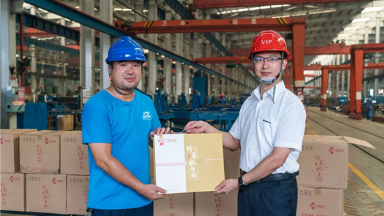万力集团“送清冷”活动，慰问一线员工