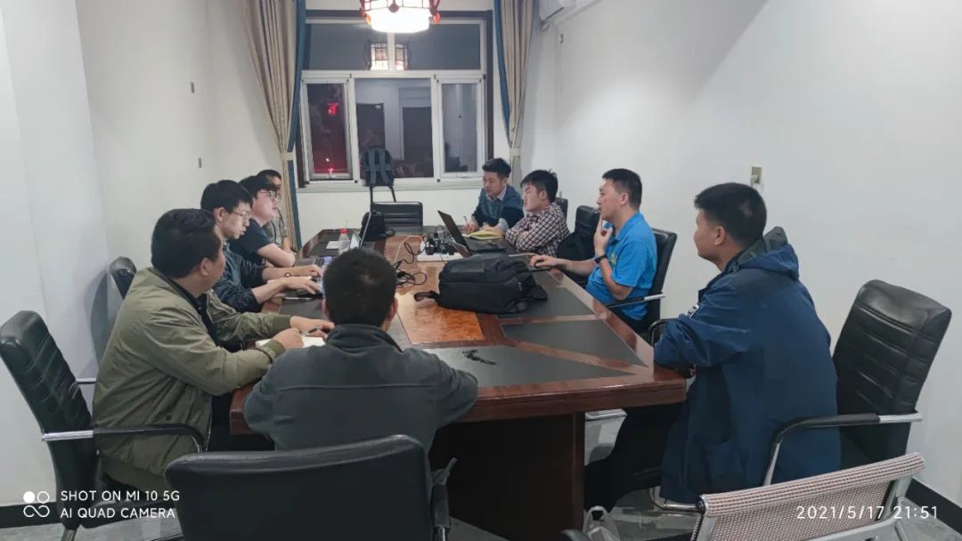 致敬！战斗在风沙中的特种设备团队