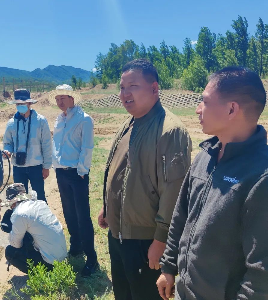 致敬！战斗在风沙中的特种设备团队