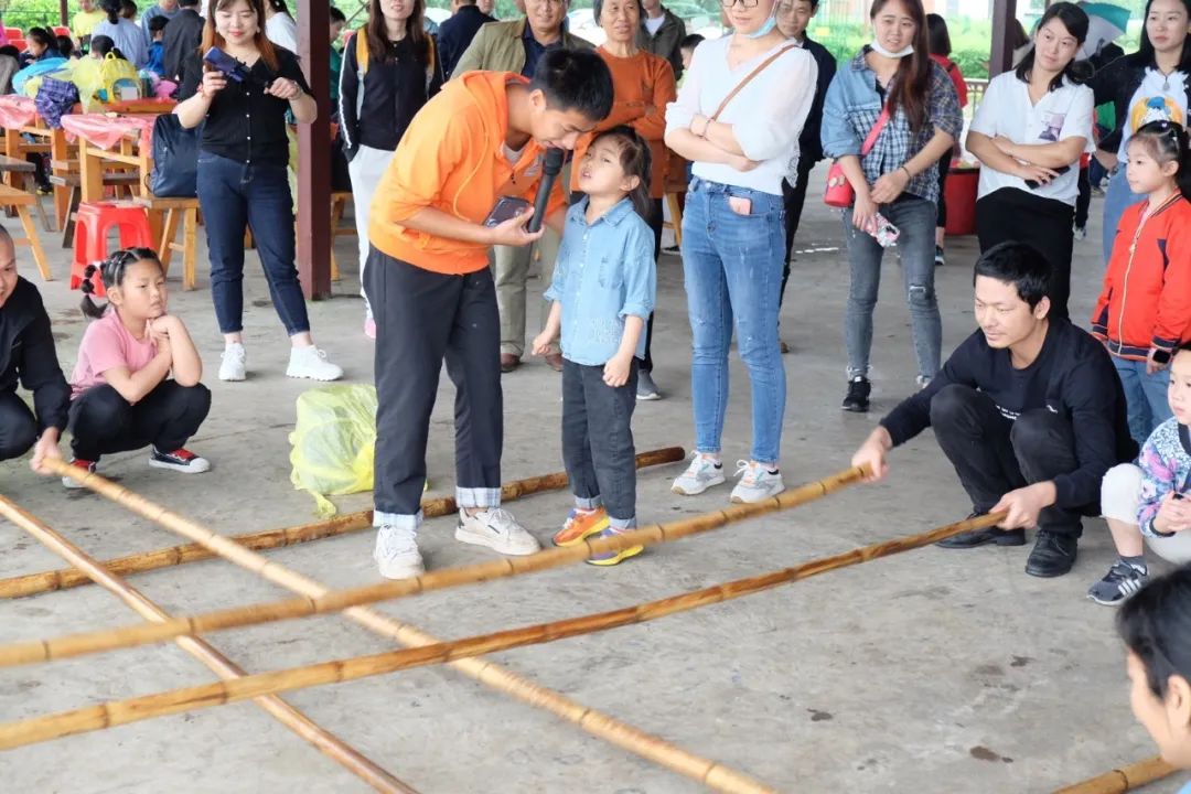 童年分歧Young，，，稻花香里亲子欢——2138cn太阳集团城智能组织发展六一亲子活动
