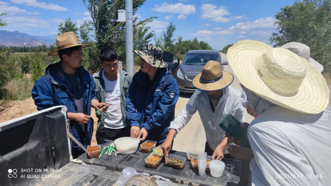 致敬！战斗在风沙中的特种设备团队