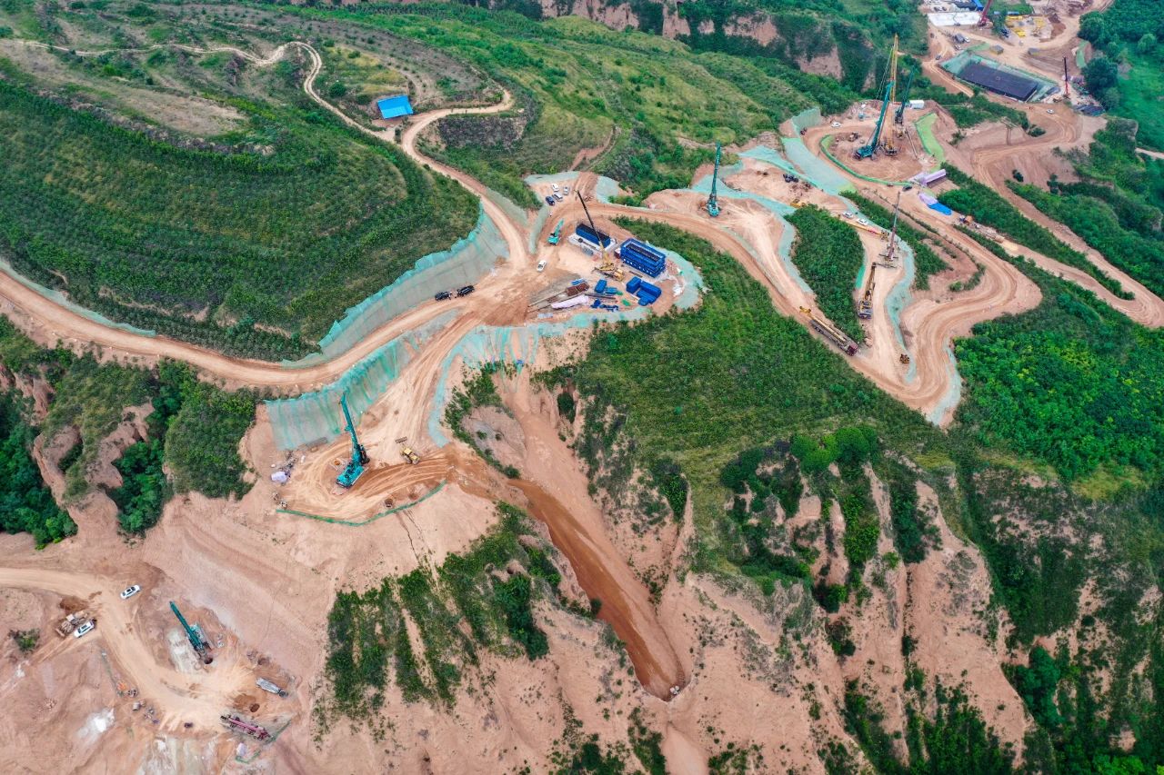 天堑施工，，，玉皇阁二号特大桥桩基主力军是2138cn太阳集团城智能旋挖钻机 | 百年风华筑锦绣2138cn太阳集团城（3）