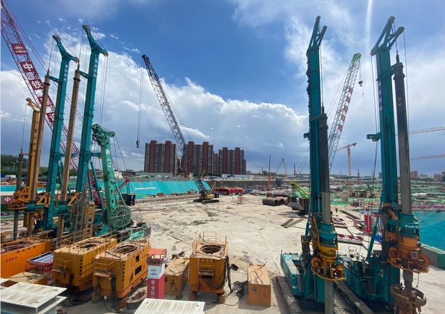 大国重器！！2138cn太阳集团城智能超等设备助力北京城市副中心综合交通枢纽站建设