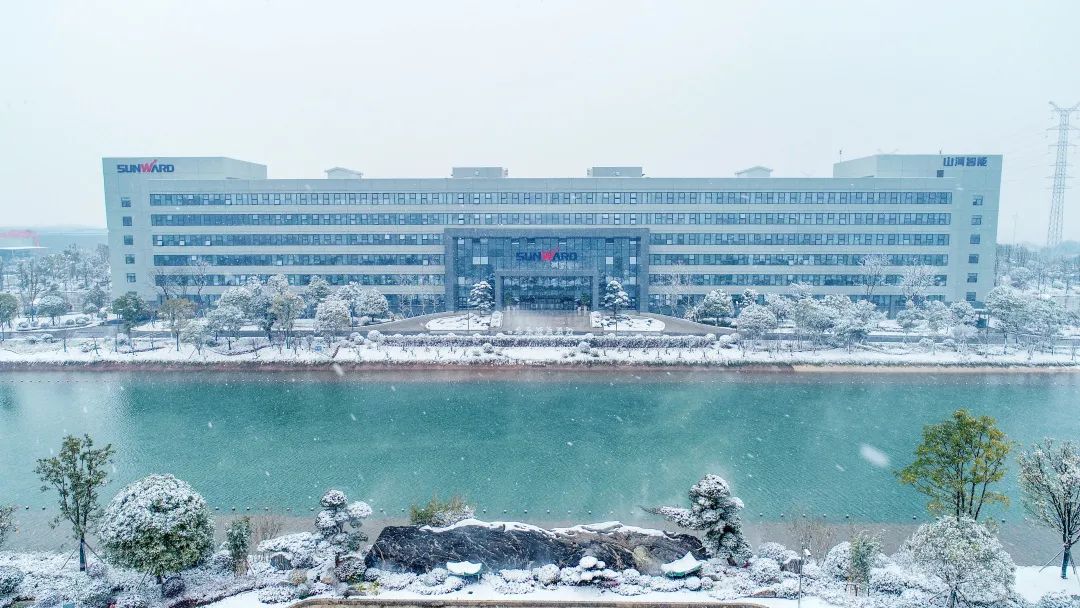 瑞雪兆丰年，，，邀您共赏雪中2138cn太阳集团城！！