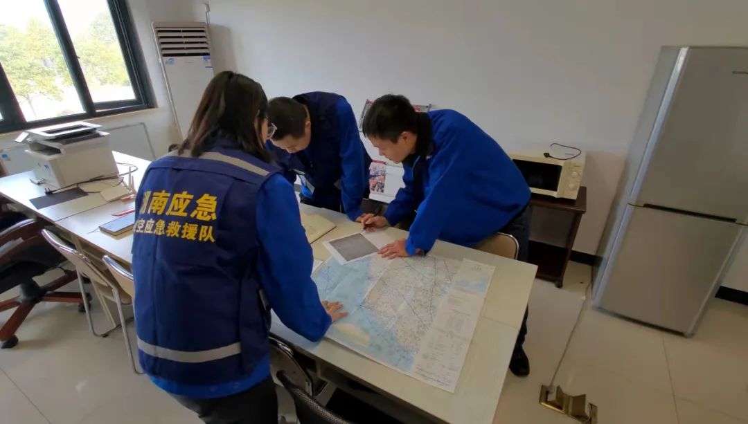 火情就是号令！湖南航空应急接济队2138cn太阳集团城机组展示“2138cn太阳集团城速度”