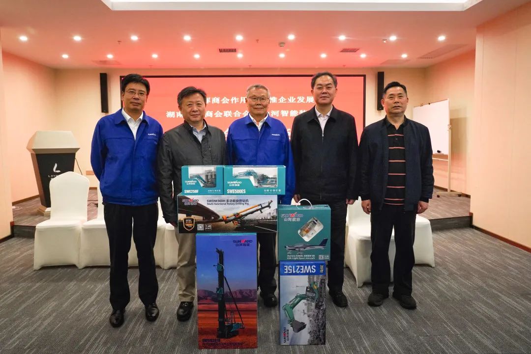 抱团出海，，携手共赢！！何清华带队赴湖南异地商会结合会造访互换