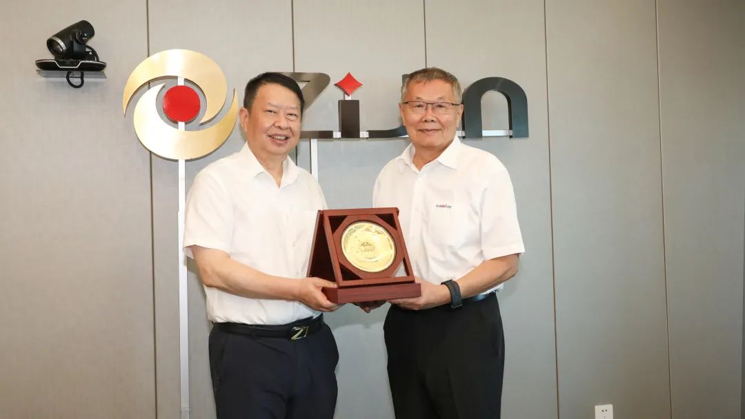 梦想成就将来！！！何清华受邀赴世界500强企业紫金矿业集团作专题讲座