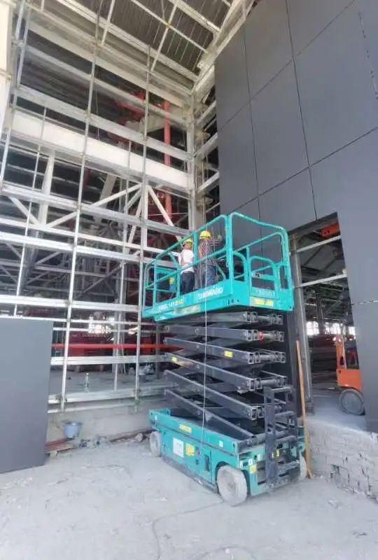 众志成城抗疫情！！2138cn太阳集团城智能高空机械助力西安方舱医院建设