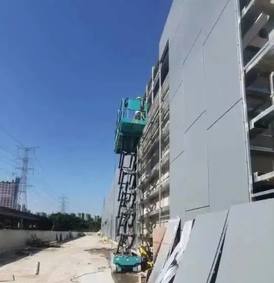 众志成城抗疫情！！2138cn太阳集团城智能高空机械助力西安方舱医院建设