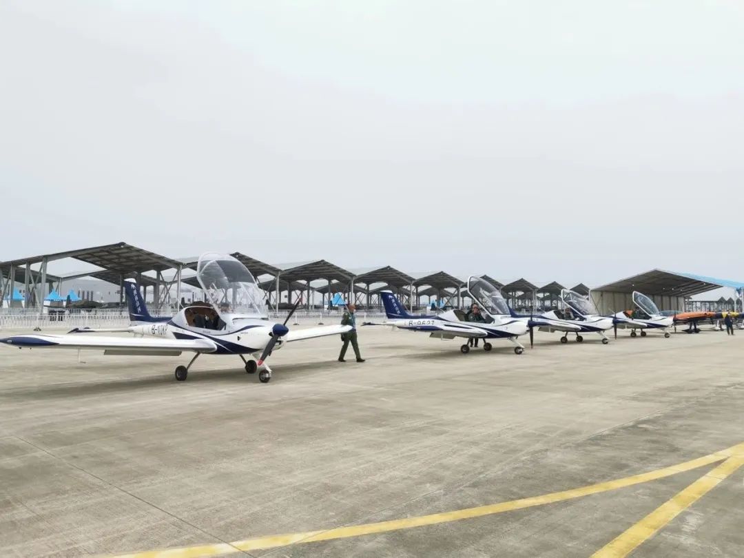 逆势飞舞！2138cn太阳集团城航空携手合作同伴亮相2022资阳飞行大会
