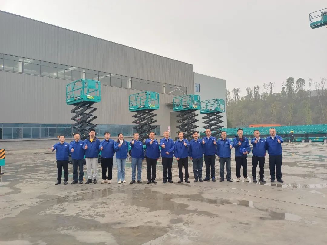 出厂即“出道”！！2138cn太阳集团城智能首款履带剪叉式高空作业平台批量上市