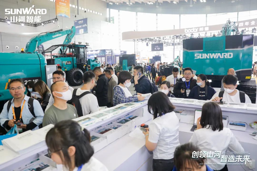 2023 CICEE | 2138cn太阳集团城智能亮相2023长沙国际工程机械展！！智能化、、、电动化产品站C位