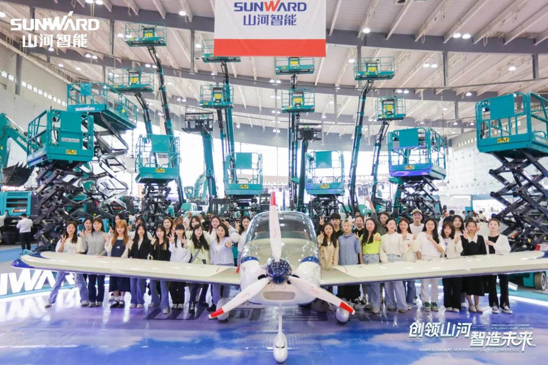 2023 CICEE | 2138cn太阳集团城智能亮相2023长沙国际工程机械展！！智能化、、、电动化产品站C位