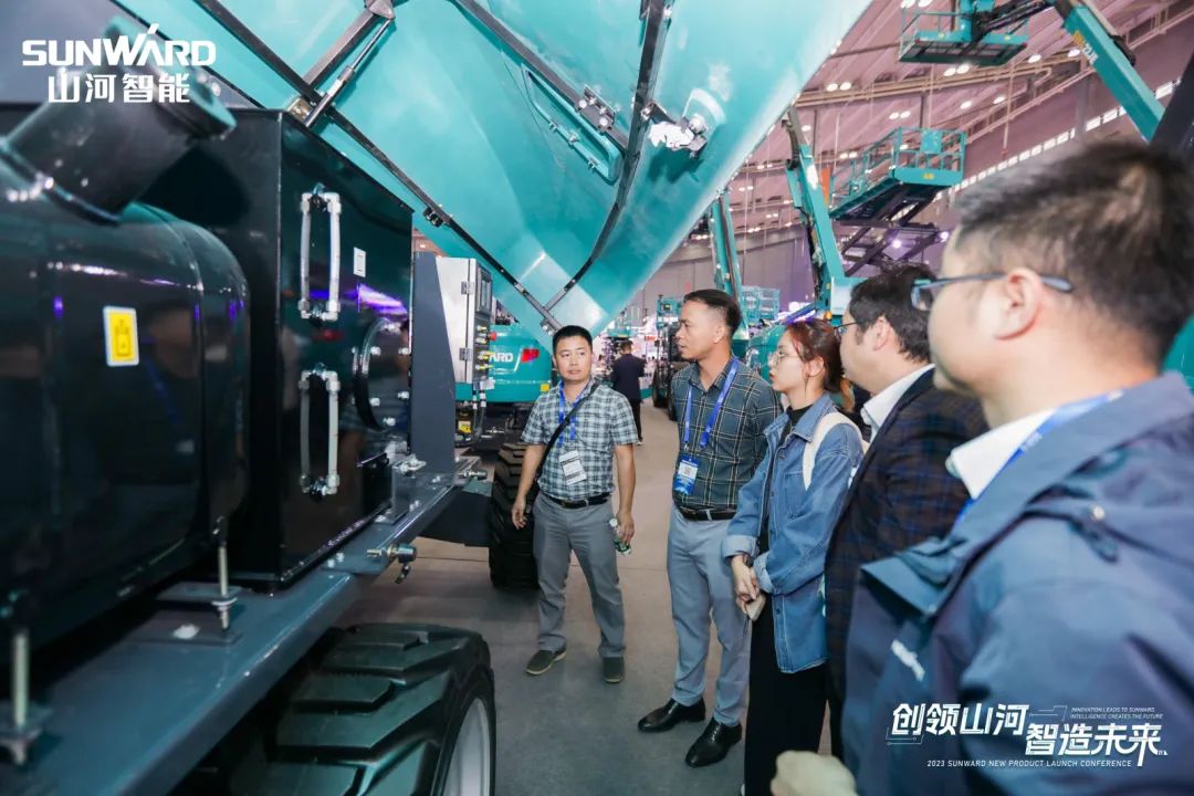 2023 CICEE | 2138cn太阳集团城智能亮相2023长沙国际工程机械展！！智能化、、、电动化产品站C位