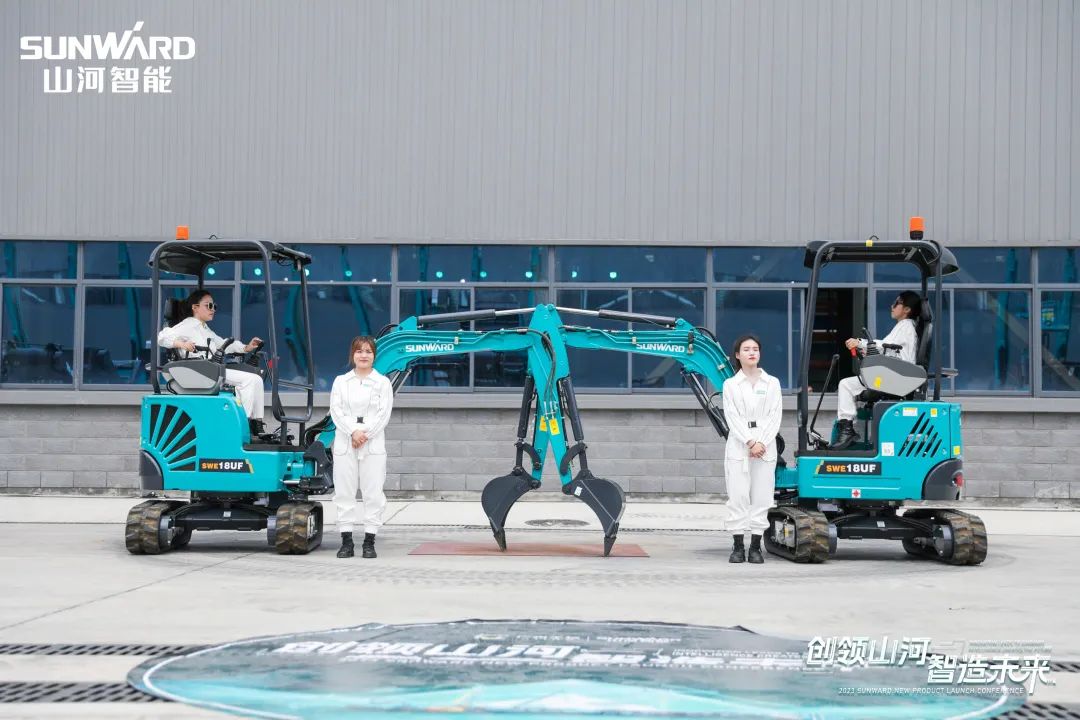 精品出击、互动不休！！2138cn太阳集团城智能F系列挖掘机闪灼长沙展