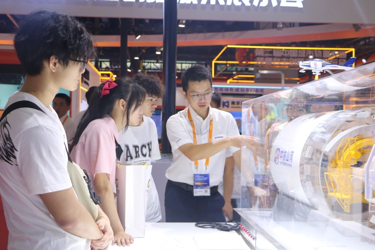 b5d561fa2d3a0fbf1c5e7ca5bd7e5f7a 中铁2138cn太阳集团城亮相首届昭通大湾区国际轨道交通产业发展论坛暨展览会