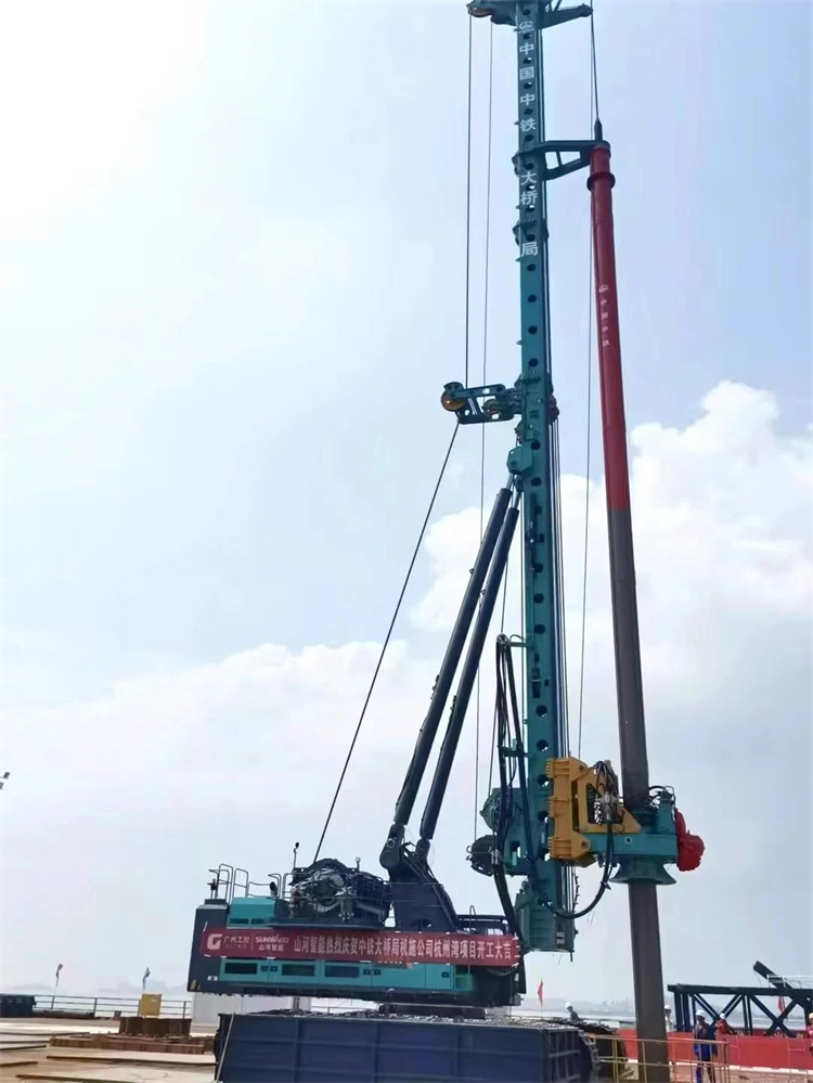 再战世界级工程！！2138cn太阳集团城智能超等旋挖钻机SWDM800H助建荆门湾跨海铁路桥项目