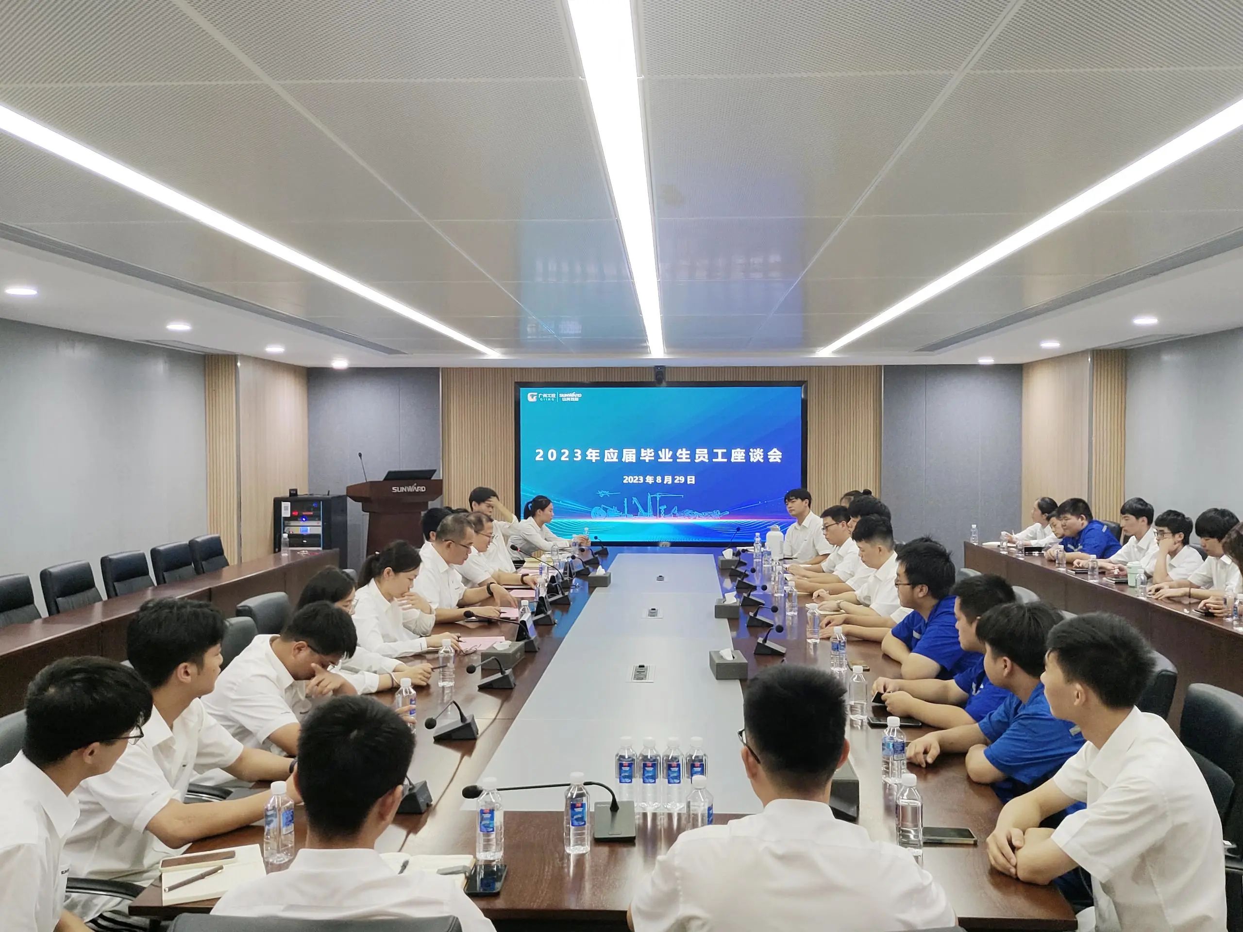 畅谈心声，，，共话将来！！！这场应届毕业生员工座谈会，，，很暖，，，很贴心！！！