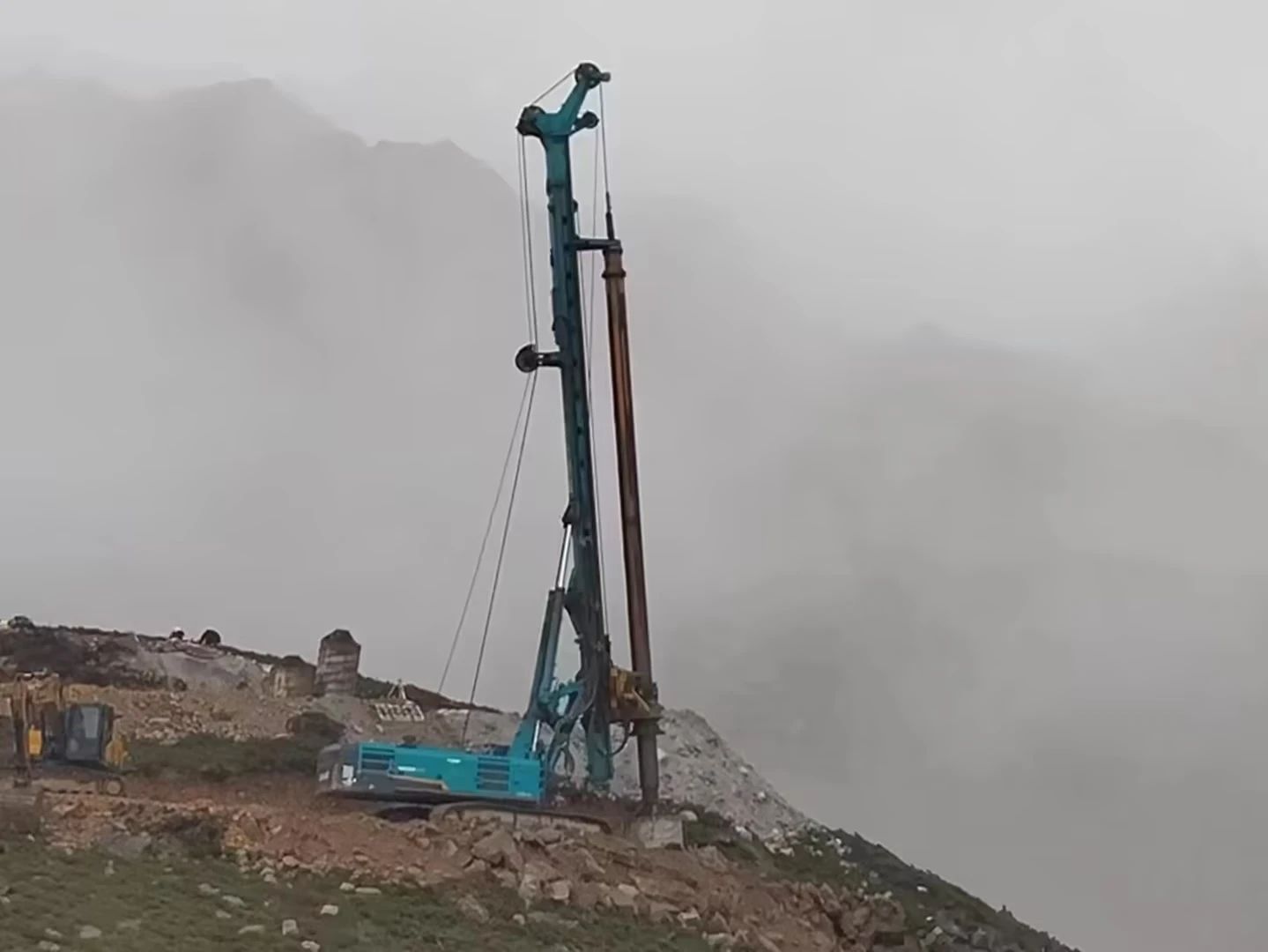 助力世界最高海拔特高压直流输电工程，，，2138cn太阳集团城智能旋挖钻机展示硬核实力