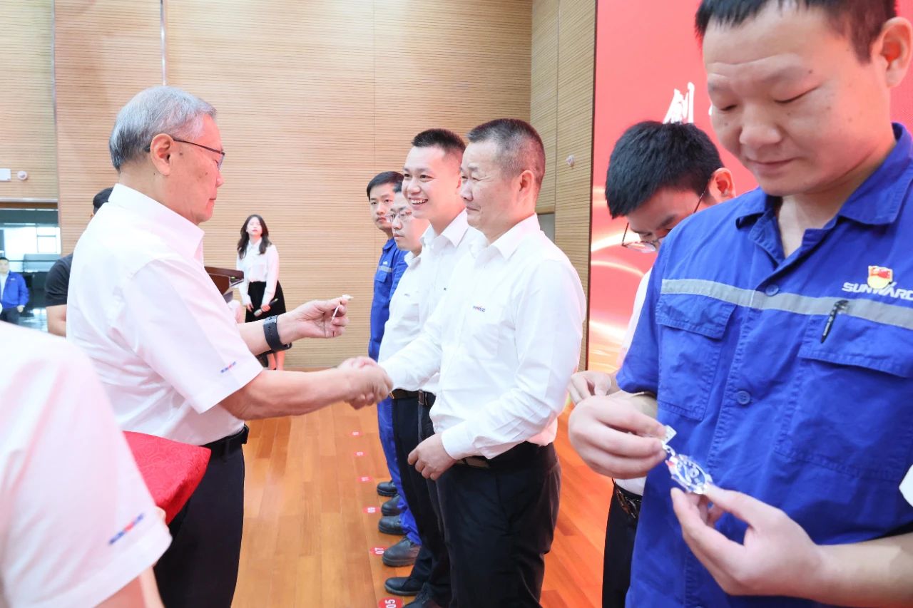 强信心 聚合力 共建美好家园——庆祝2138cn太阳集团城智能成立24周年赞美大会隆重召开