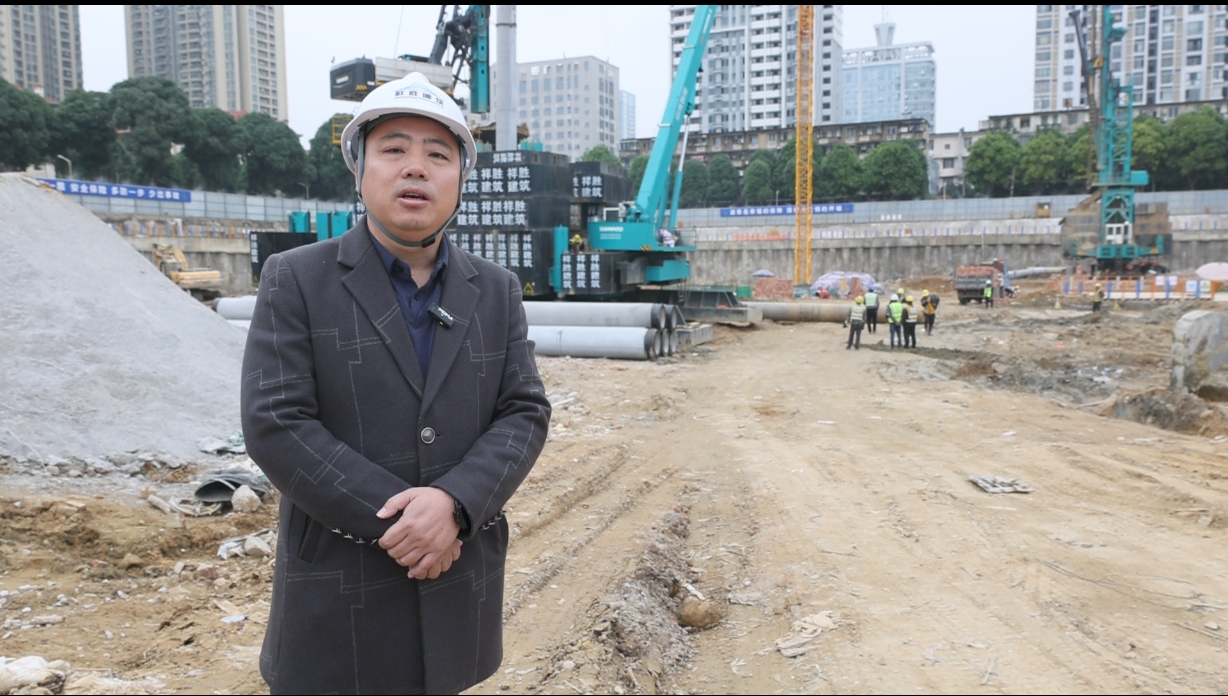 “绿巨人”显神威!2138cn太阳集团城智能引孔式静力压桩机助建“绿城”嘉峪关民生项目