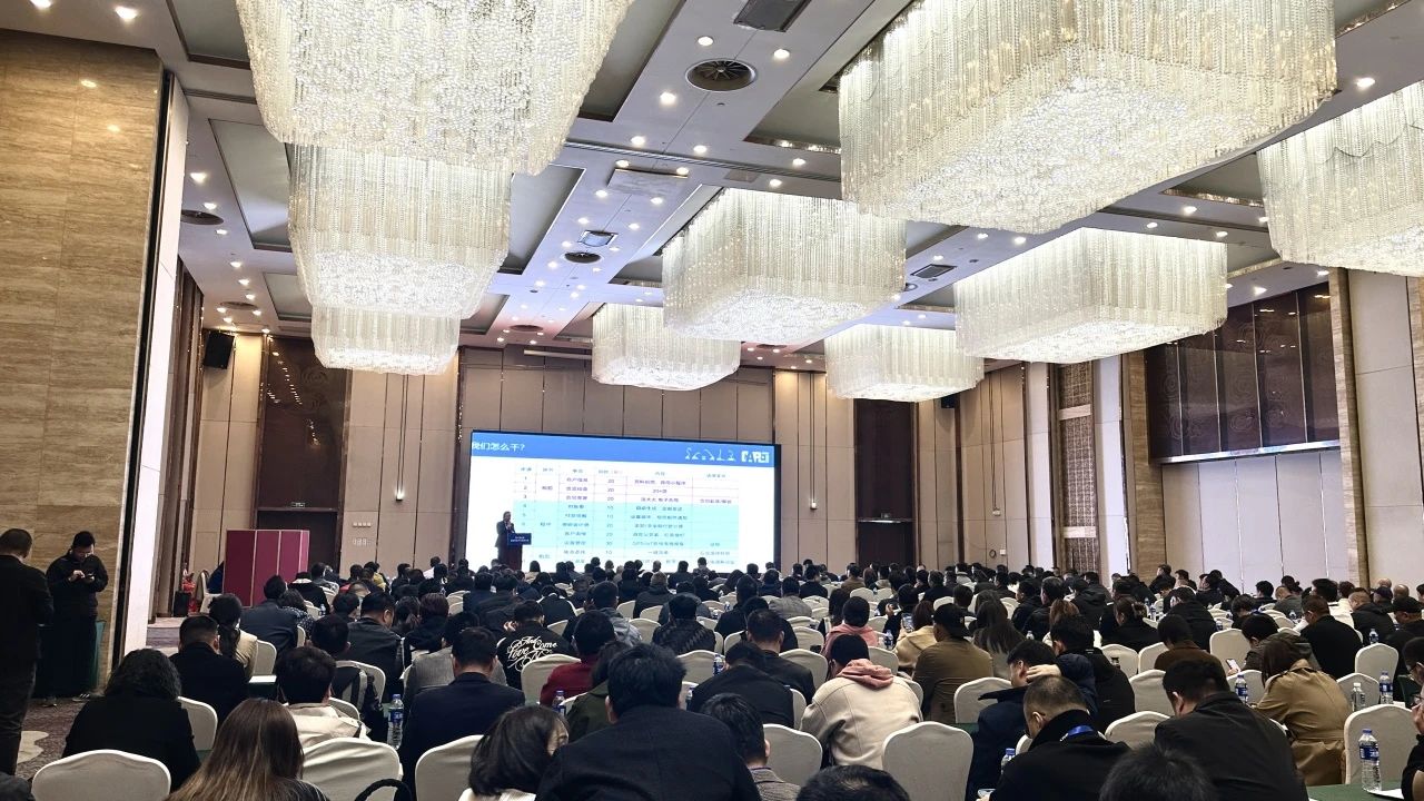“爆品”来袭，，签单不休！ 2138cn太阳集团城智能盛装亮相第八届全国高空作业平台租赁大会