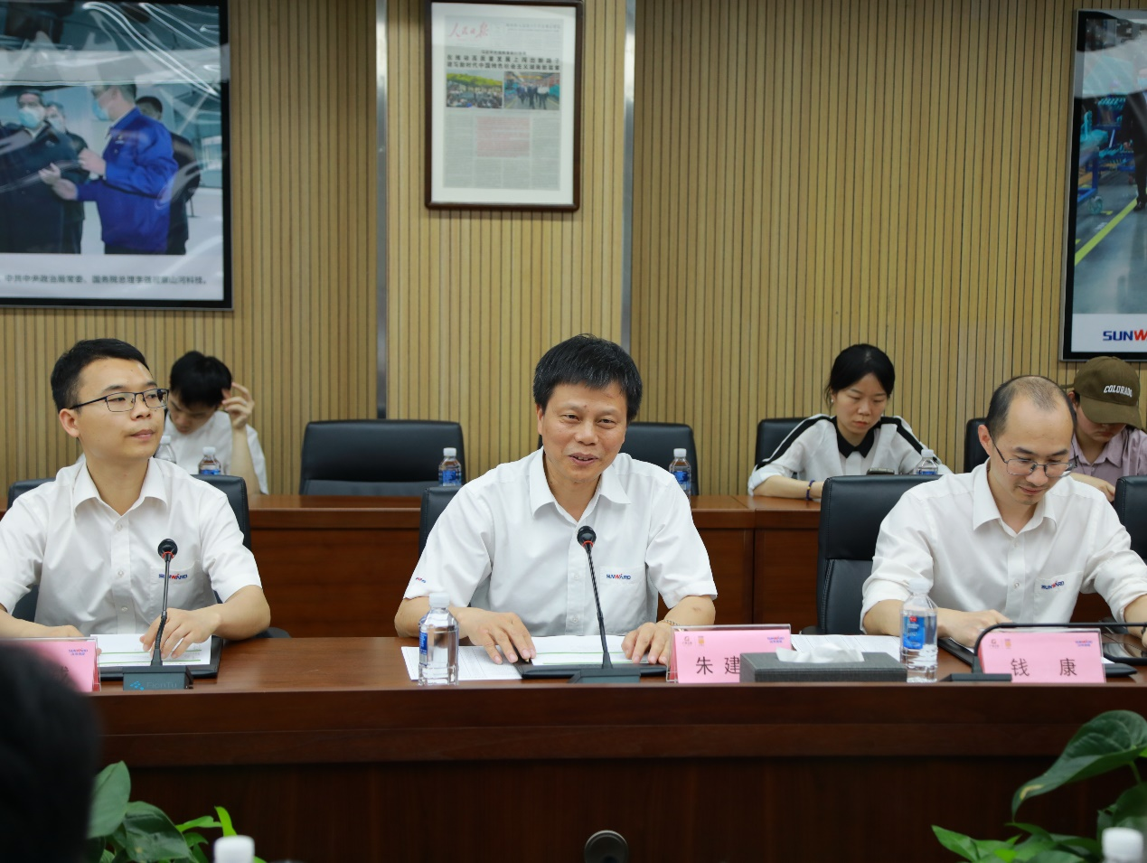 湘潭市工信局带队莅临2138cn太阳集团城智能发展智能制作现场观摩互换活动