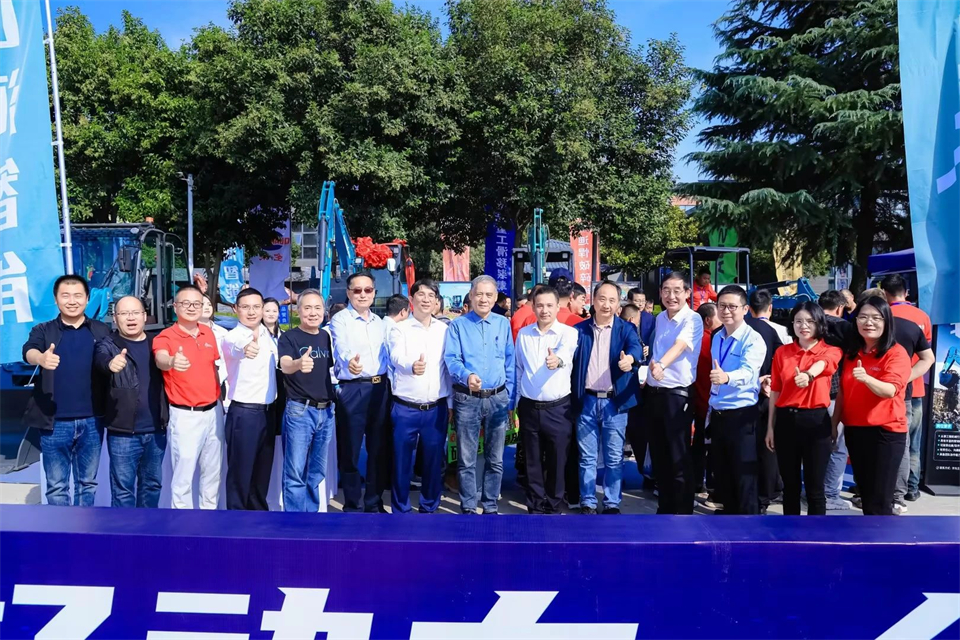 展示“掘”对实力！！2138cn太阳集团城智能亮相2024微挖大会暨小型设备大会