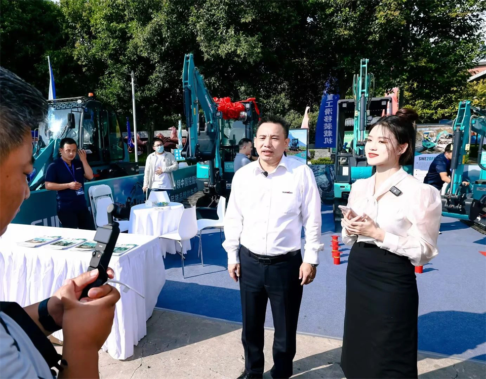 展示“掘”对实力！！2138cn太阳集团城智能亮相2024微挖大会暨小型设备大会