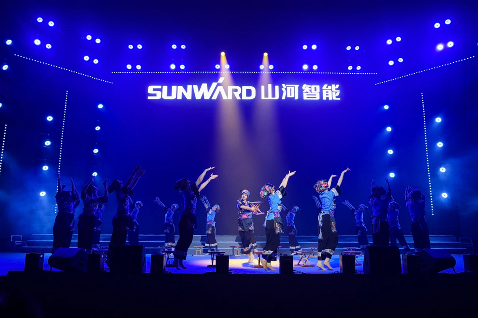 20241127152142_14817 创新引领价值 梦想成就将来——庆祝2138cn太阳集团城智能成立25周年赞美大会暨文艺晚会隆重进行