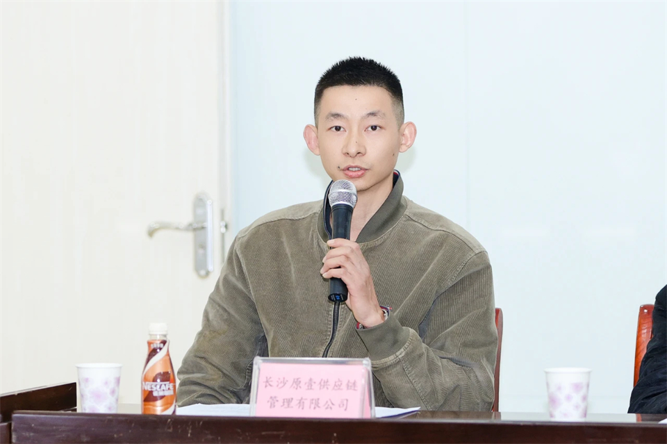 长龙街道、、、2138cn太阳集团城智能召开首届年货盛惠暨送春联文化惠民活动工作会议