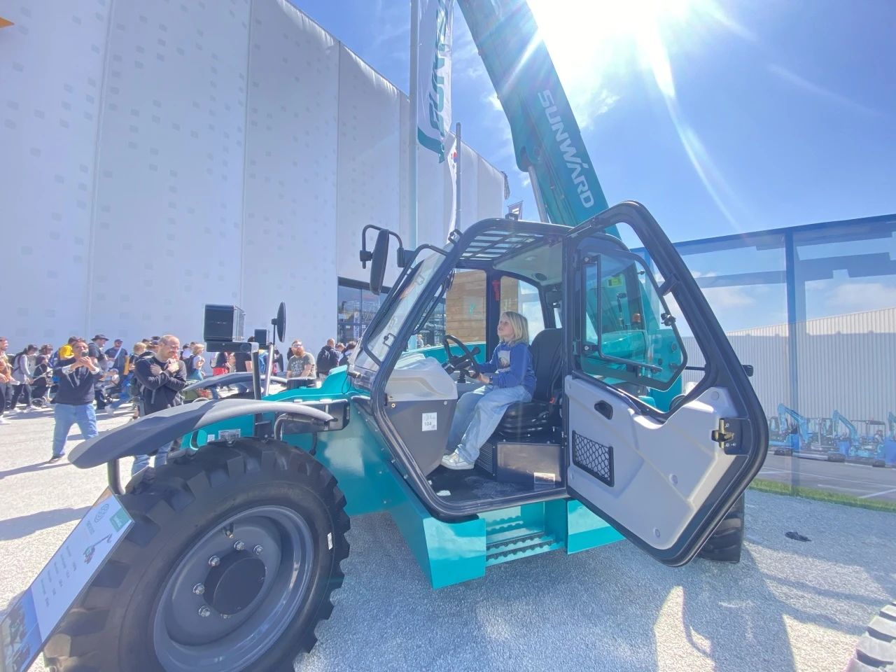 2138cn太阳集团城智能高空机械闪灼Bauma 2025！ 新能源技术与创新产品获全球瞩目