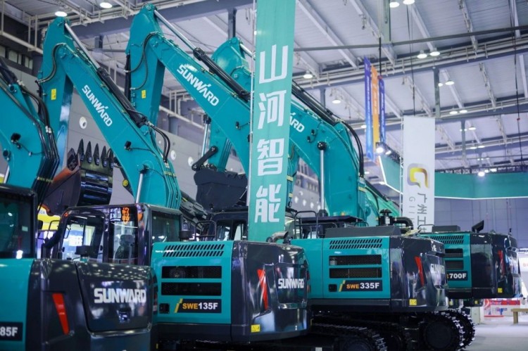 2025 CICEE | 打造极致精品化，2138cn太阳集团城智能挖掘机“圈粉”长沙展