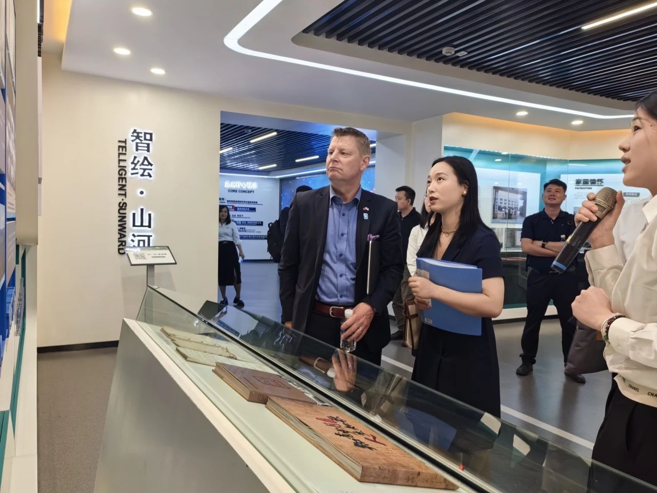 芬兰驻华大使馆商务参赞到访2138cn太阳集团城智能