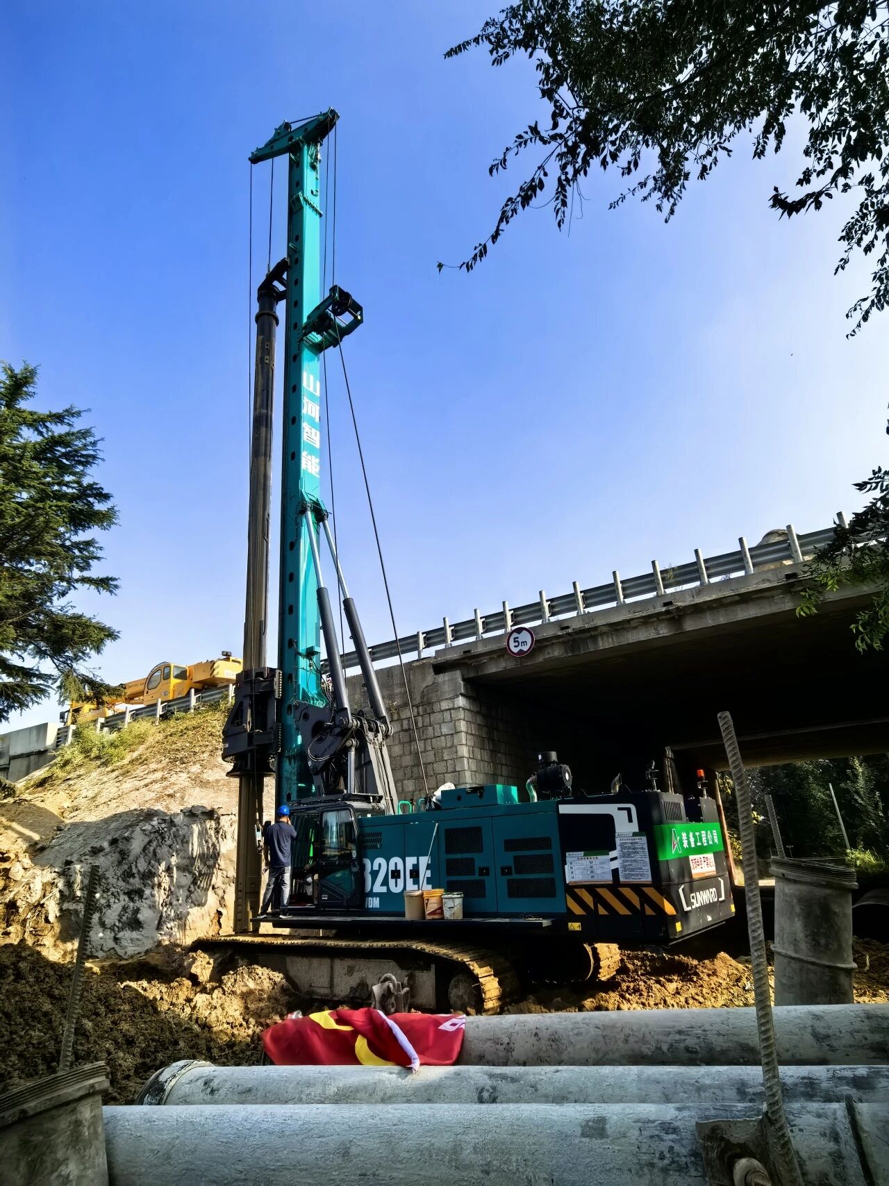 2138cn太阳集团城智能增程式电动旋挖钻机助力山东高速建设，绿色施工功效显著