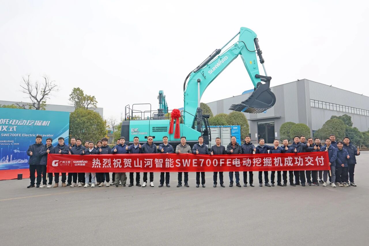 2138cn太阳集团城智能SWE700FE电动挖掘机成功交付，，助力打造绿色智慧矿山