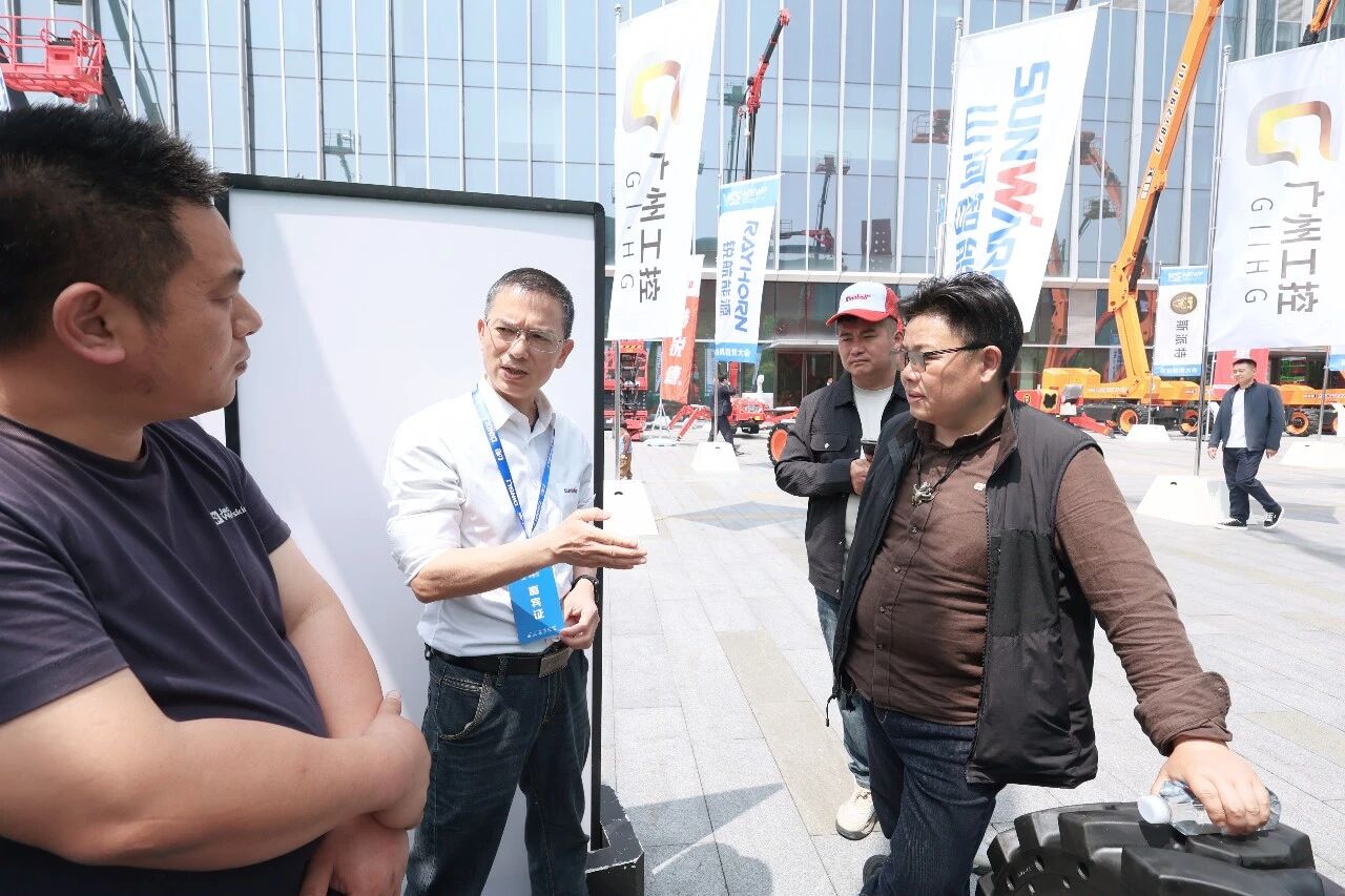 2138cn太阳集团城智能亮相第十届全国高空作业平台租赁大会