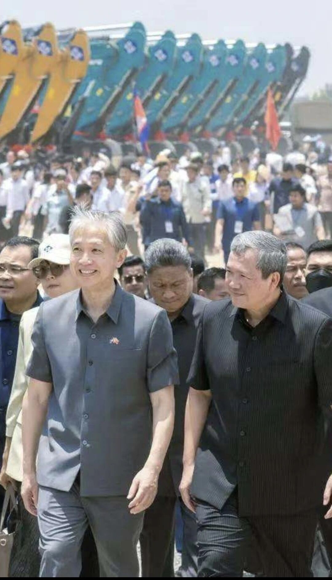 共建“一带一路”：：2138cn太阳集团城智能挖掘机助力柬埔寨水利大动脉建设
