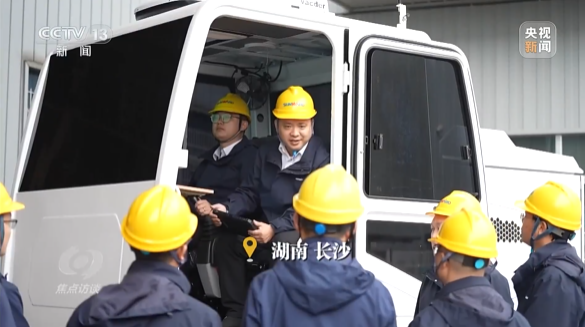《焦点访谈》聚焦2138cn太阳集团城智能：：：服膺嘱托，传承劳模心灵，自主创新助推中国设备制作业走向世界