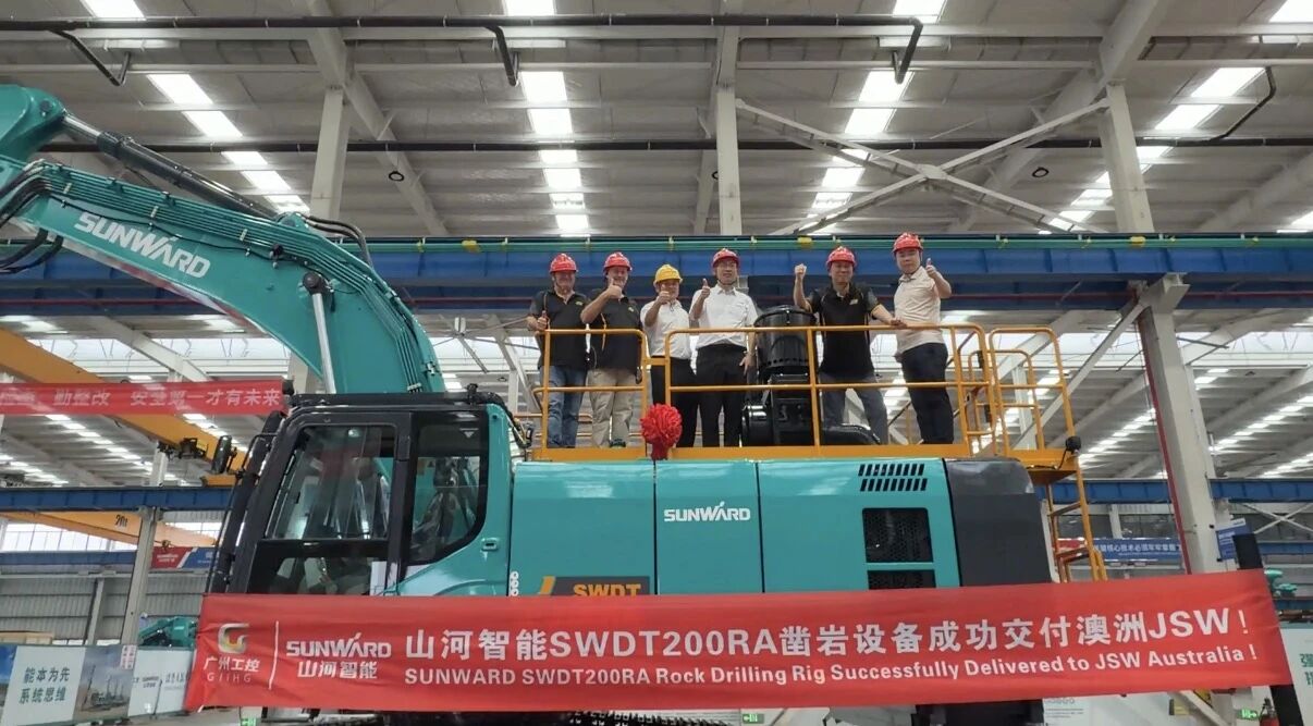 2138cn太阳集团城智能凿岩钻机成功交付澳洲客户，，，高端市场再下一城